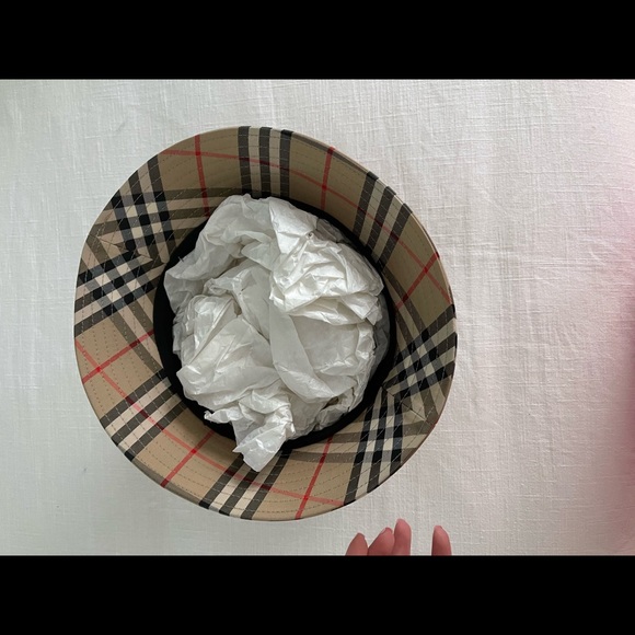 Burberry bucket hat - Picture 3 of 3